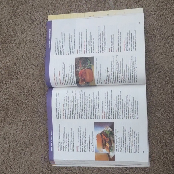 PRE OWNED COLLECTOR ITEM  WALT DISNEY WORLD THE OFFICIAL VACATION GUIDE 2023 - Picture 9 of 10